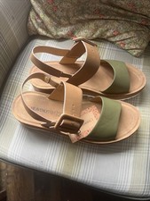 Heavenly Feet Womens Sandals